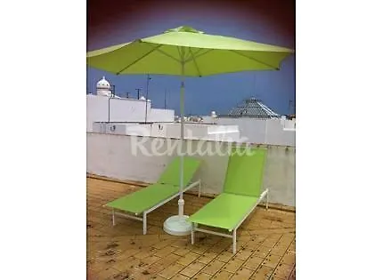 Muy Bien Situado En El Centro De Y Al Lado De La Playa